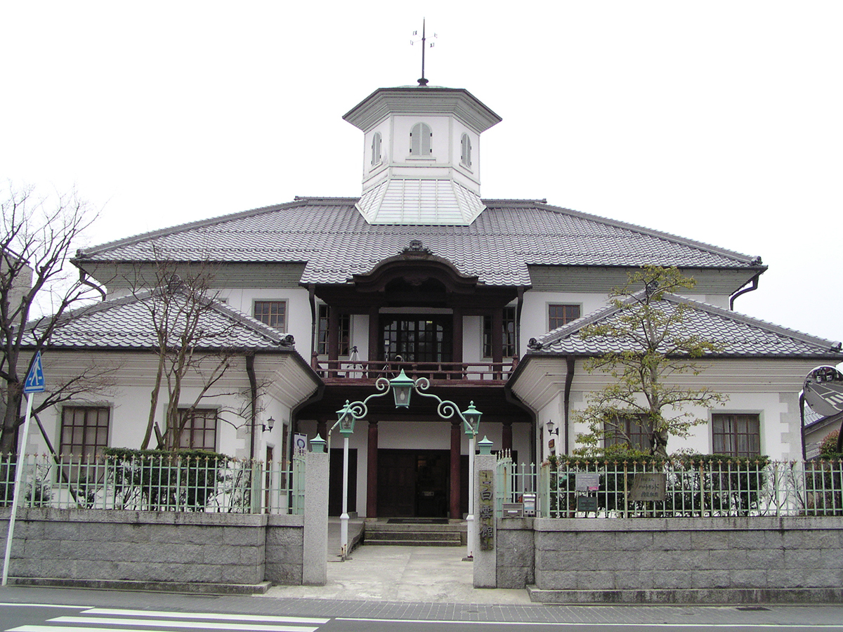 白雲館（旧八幡東学校）